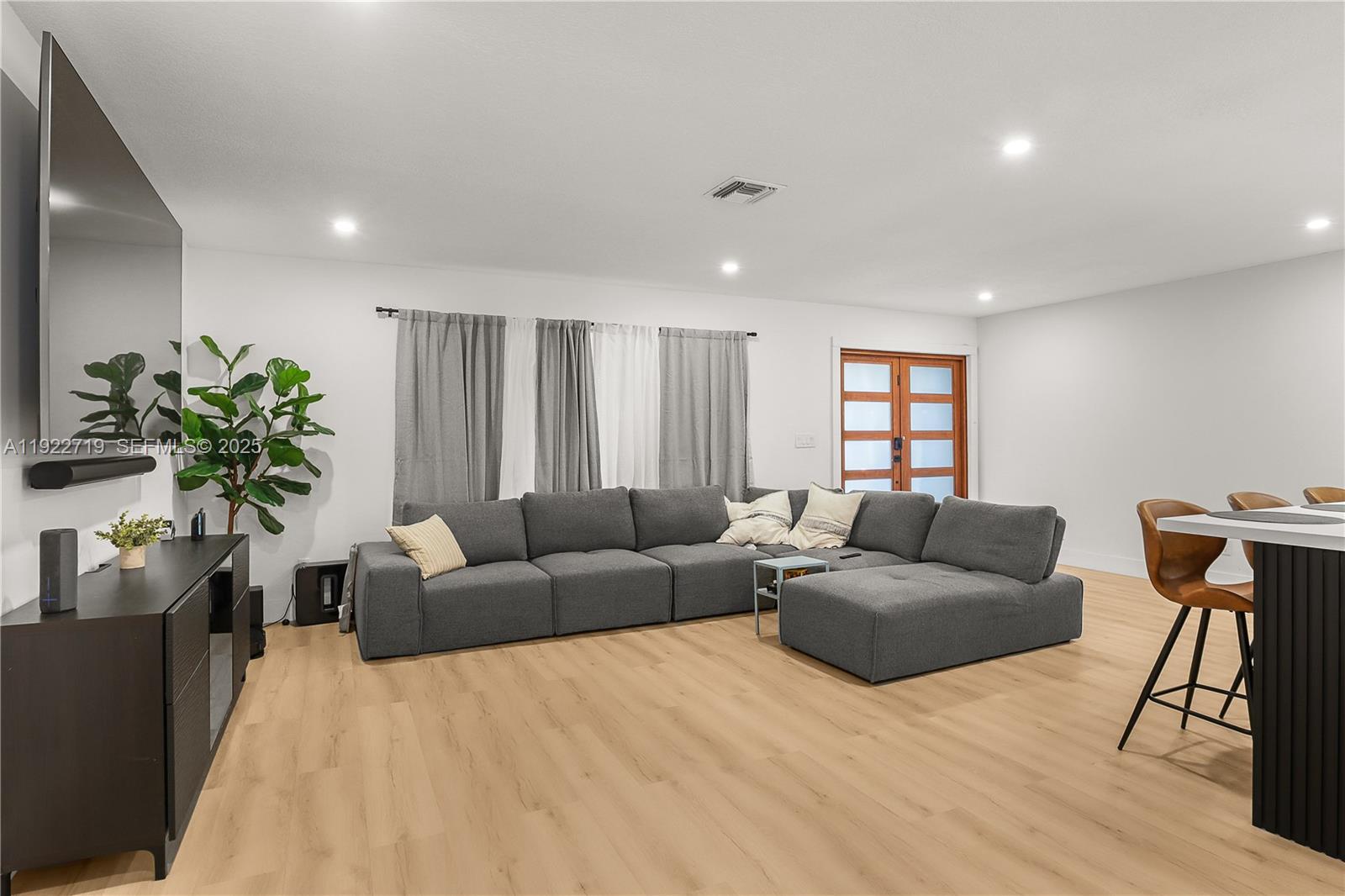 CRYSTAL HEIGHTS - Residential