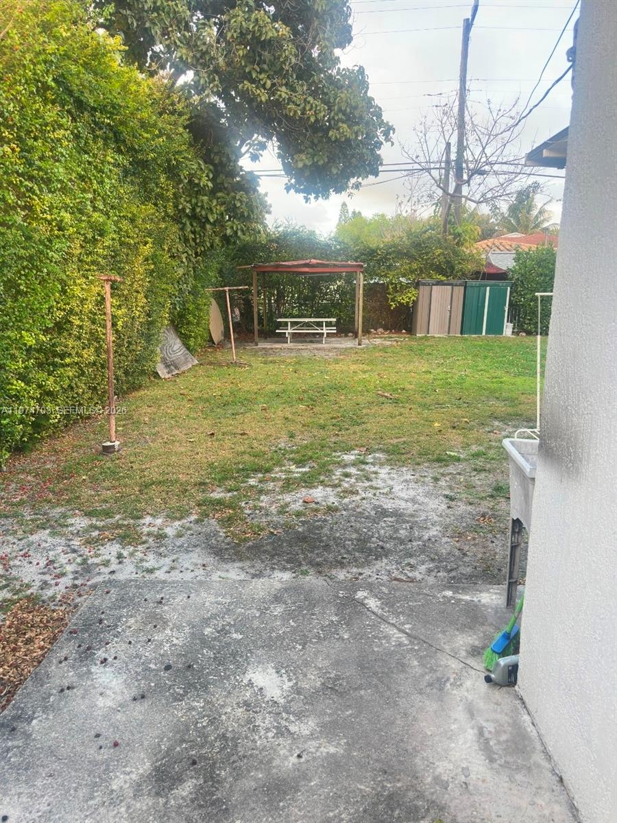 LA PALOMA - Residential Lease