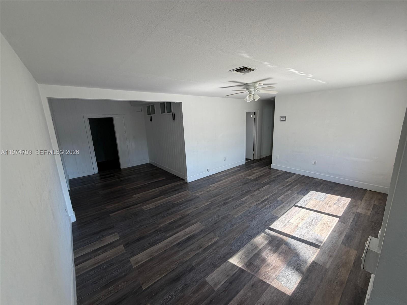 LA PALOMA - Residential Lease