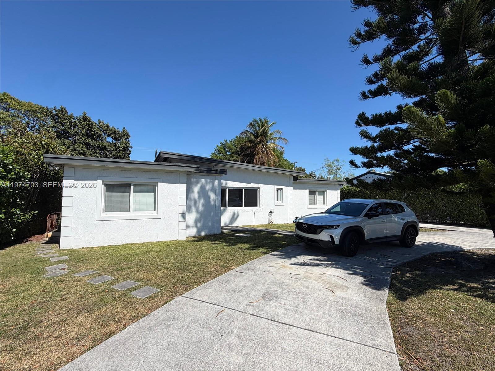 LA PALOMA - Residential Lease