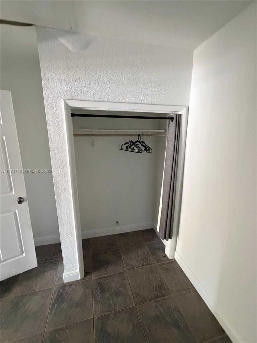 LA PALOMA - Residential Lease