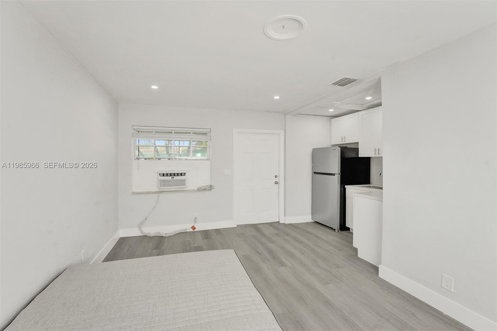 HOLLYWOOD BEACH HEIGHTS S - Residential Lease