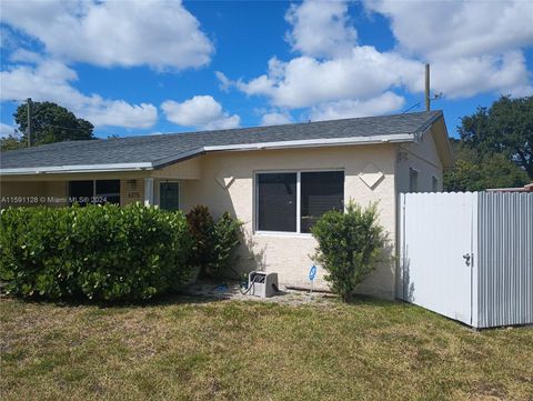 6375 Plunkett St Hollywood FL 33023