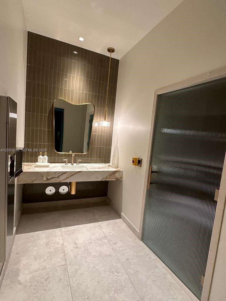 Viceroy Residence - Residential Lease