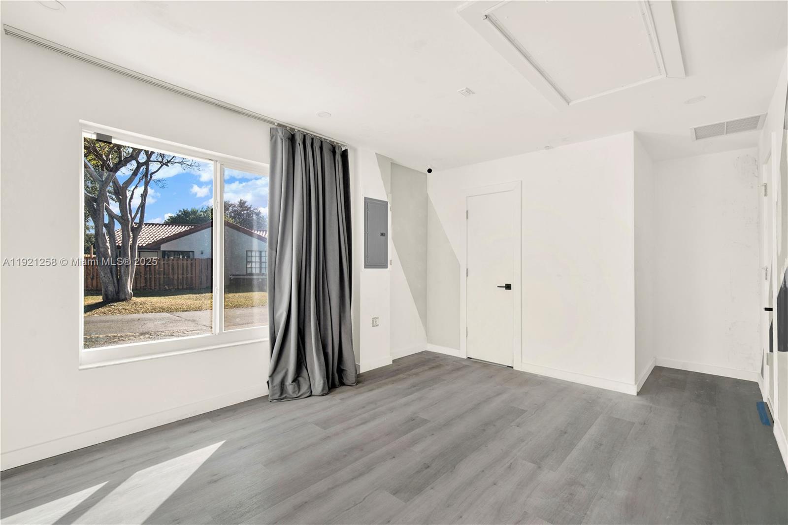 LOS ROBLES - Residential Lease