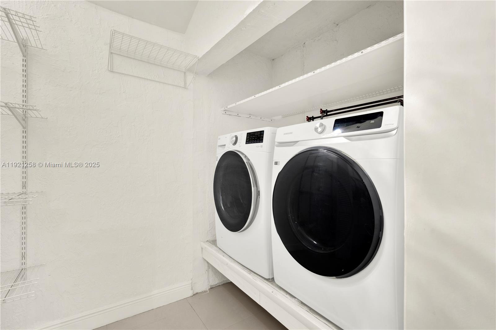 LOS ROBLES - Residential Lease