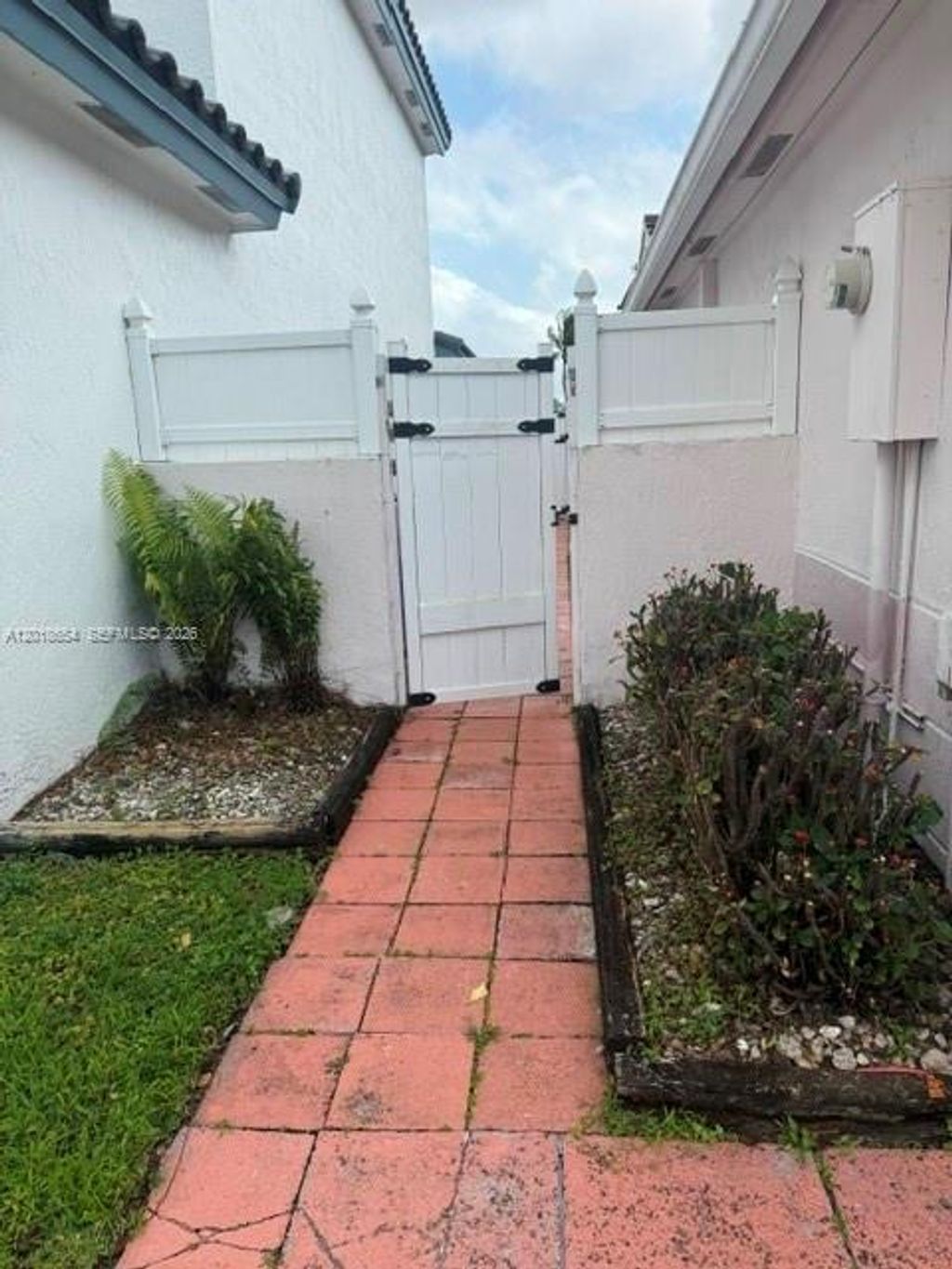 Photo of 18950 NW 22nd St, Pembroke Pines, FL 33029 (MLS # A12018654)