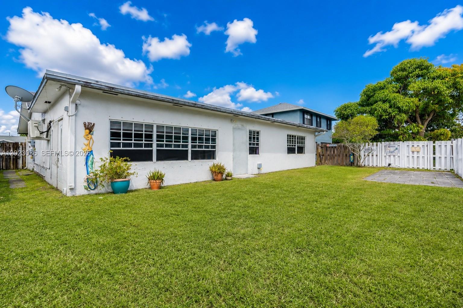11641 NW 42nd St, Sunrise, FL, 33323/$464,500 1 11641 NW 42nd St