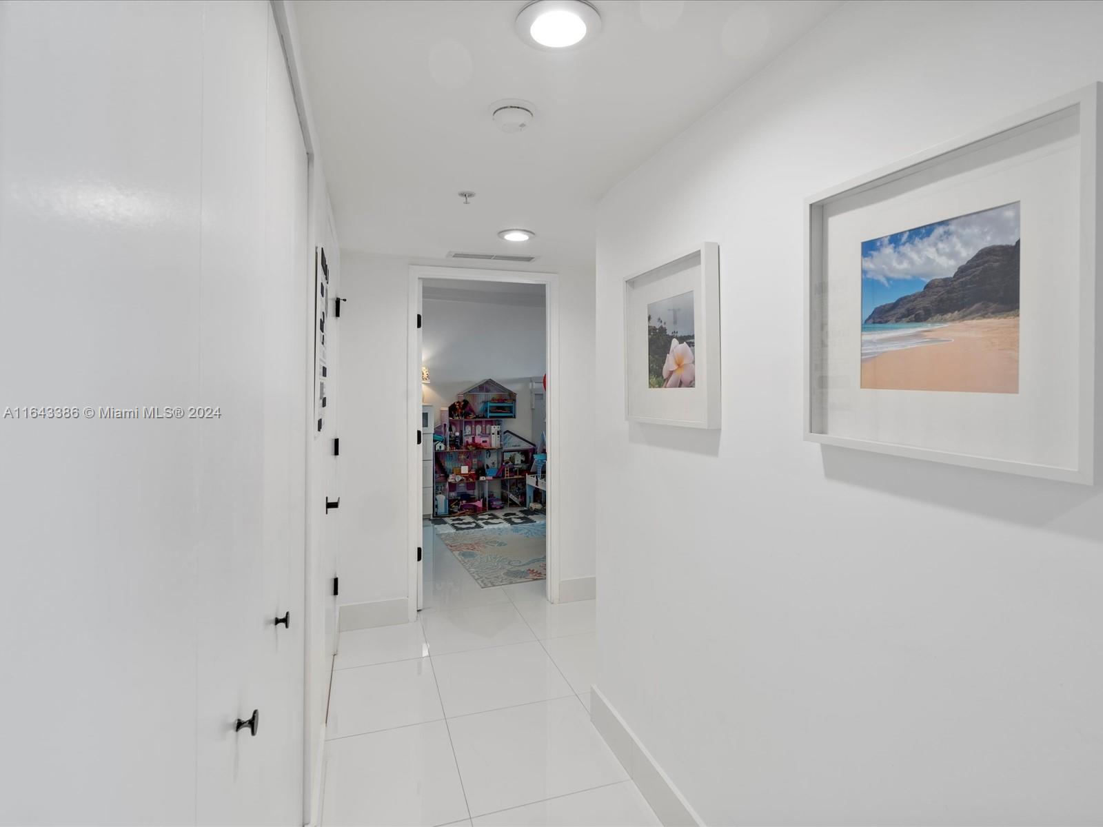 ST TROPEZ ON THE BAY III - Residential