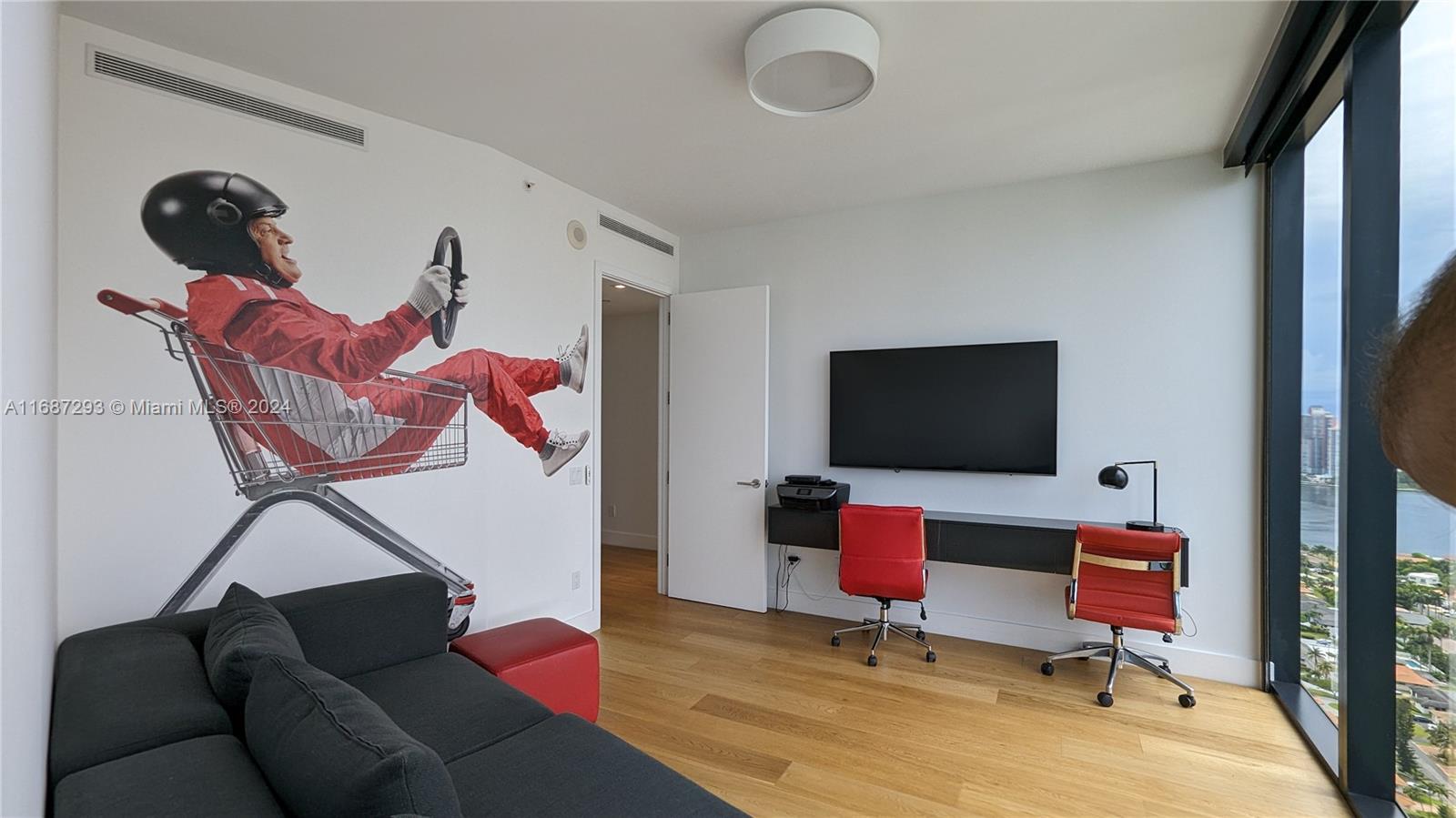 18555 COLLINS AVENUE COND - Residential