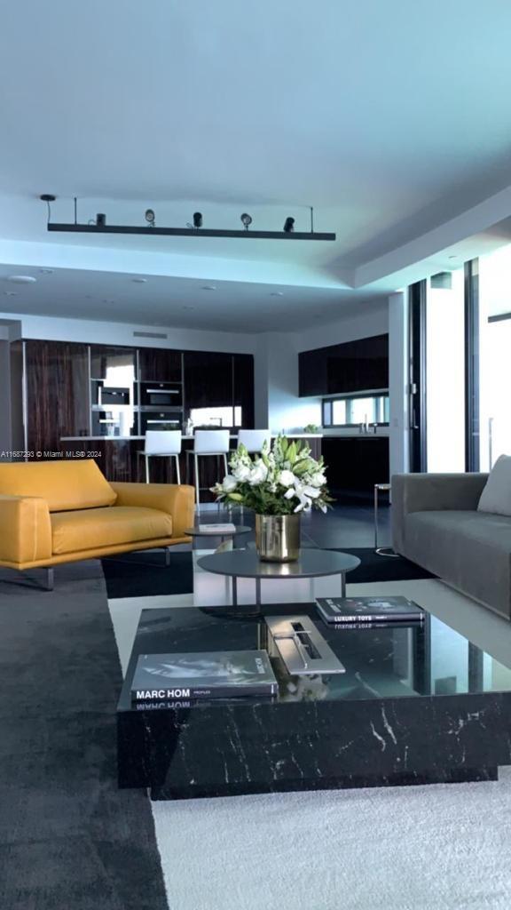 18555 COLLINS AVENUE COND - Residential