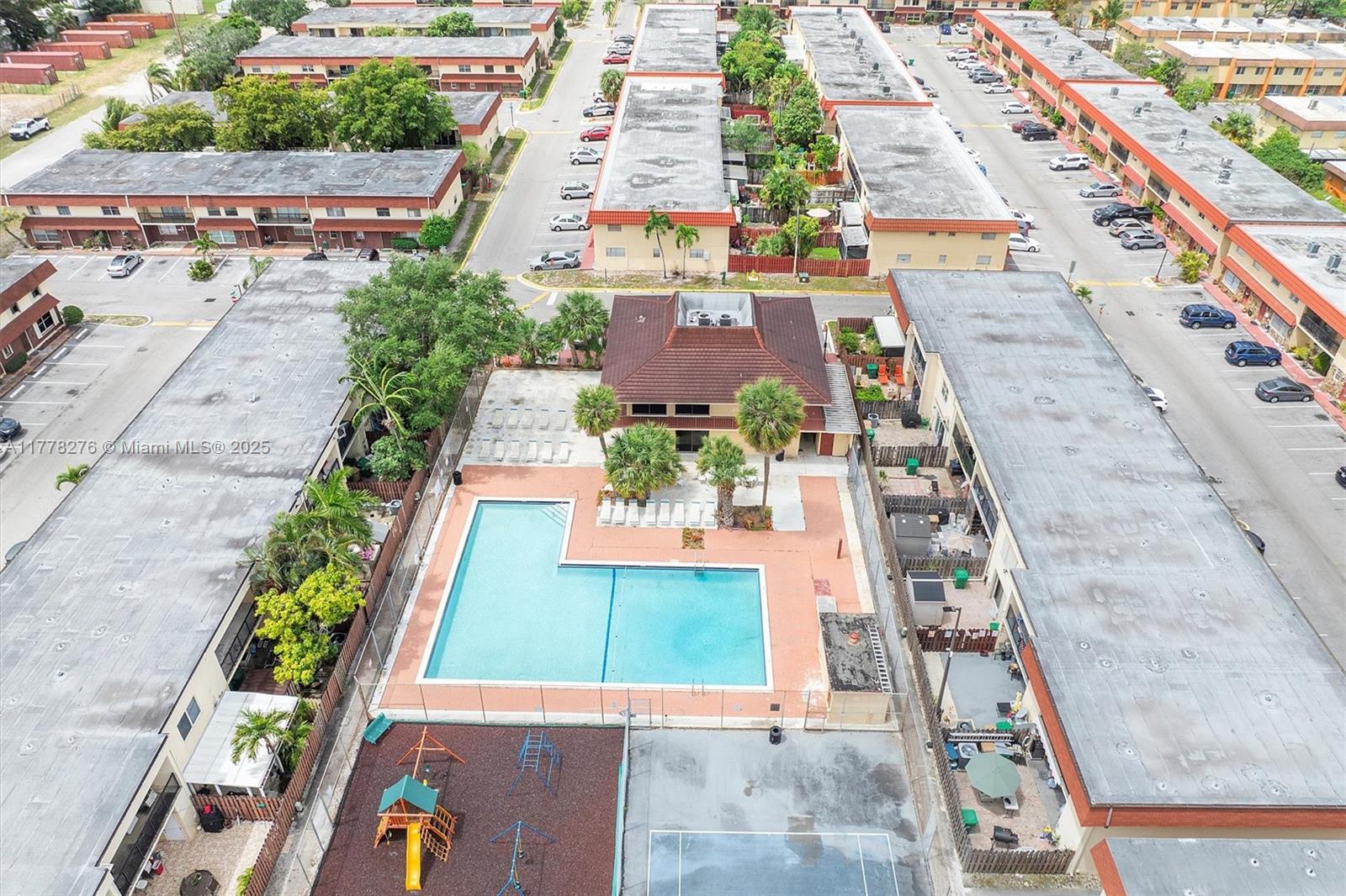 BRENTWOOD TOWNHOUSE 1 - Residential