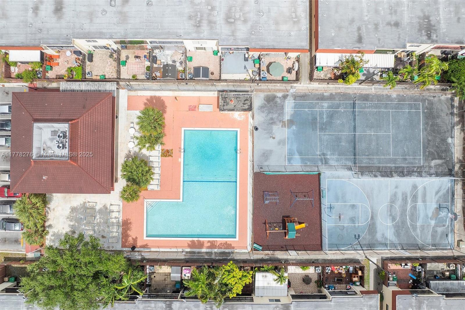 BRENTWOOD TOWNHOUSE 1 - Residential