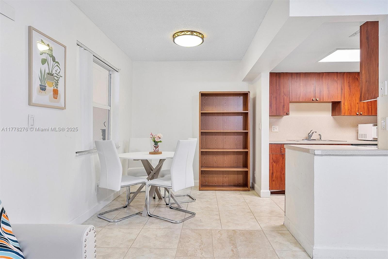 BRENTWOOD TOWNHOUSE 1 - Residential