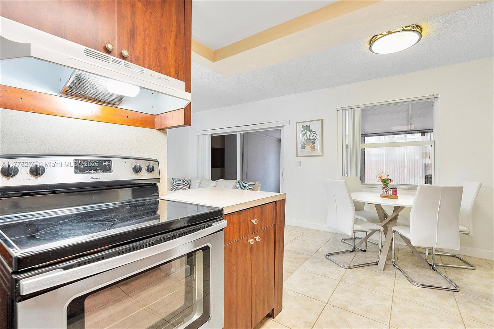 BRENTWOOD TOWNHOUSE 1 - Residential