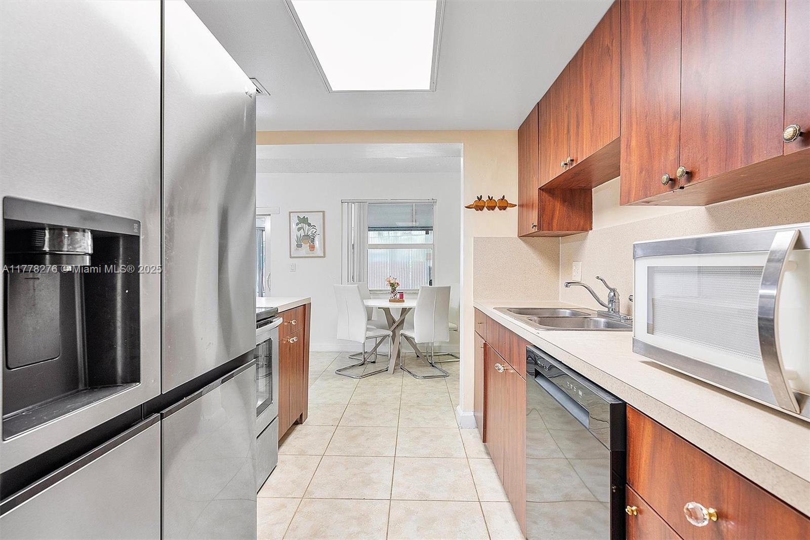 BRENTWOOD TOWNHOUSE 1 - Residential