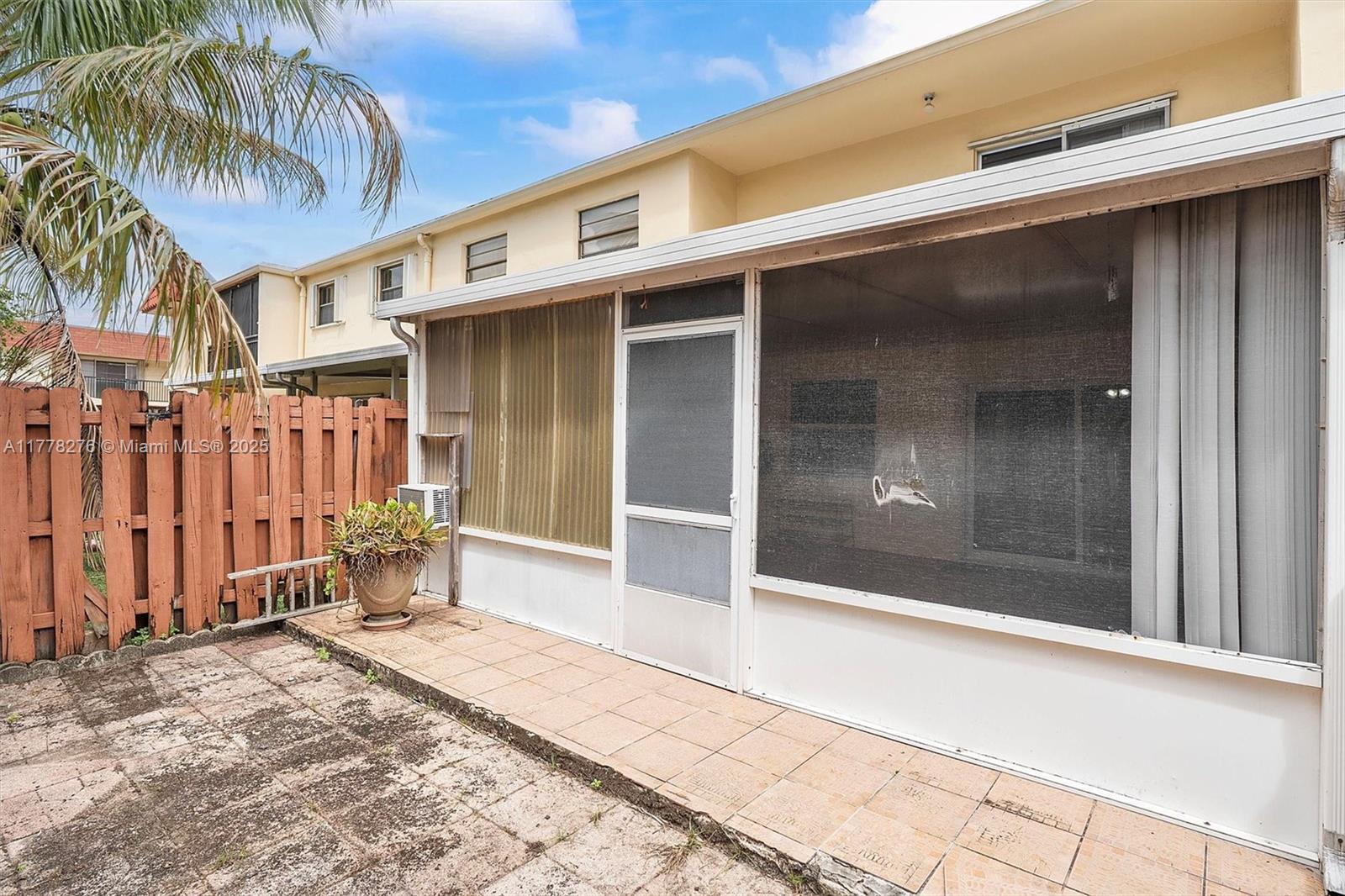 BRENTWOOD TOWNHOUSE 1 - Residential