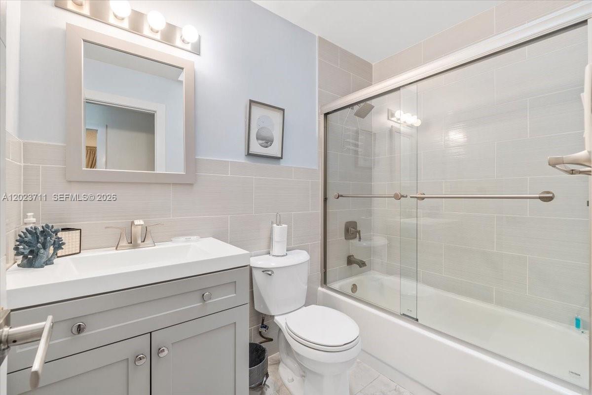 HOLLYWOOD ISLES ADD - Residential Lease