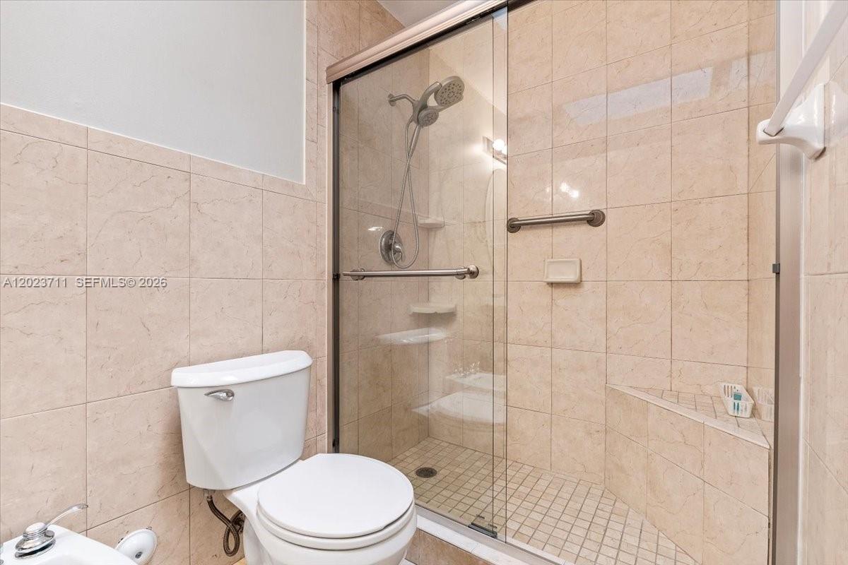 HOLLYWOOD ISLES ADD - Residential Lease