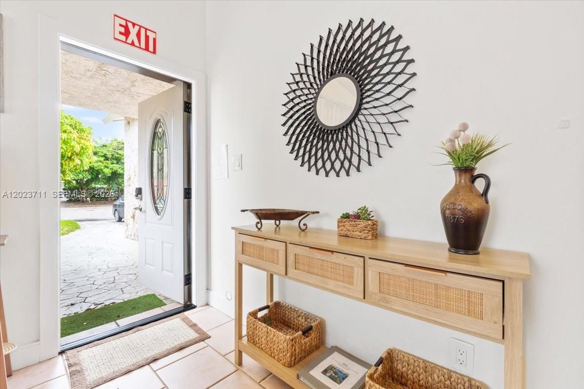 HOLLYWOOD ISLES ADD - Residential Lease