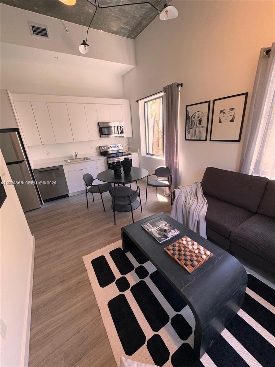 BUENA VISTA EST - Residential Lease