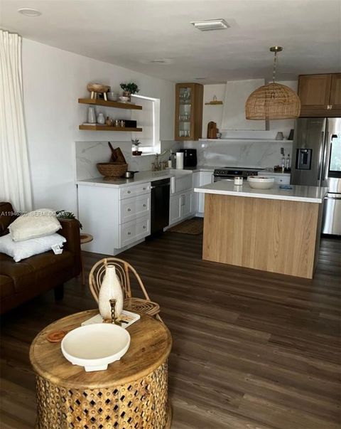 8221 NW South River Dr 1 Medley FL 33166