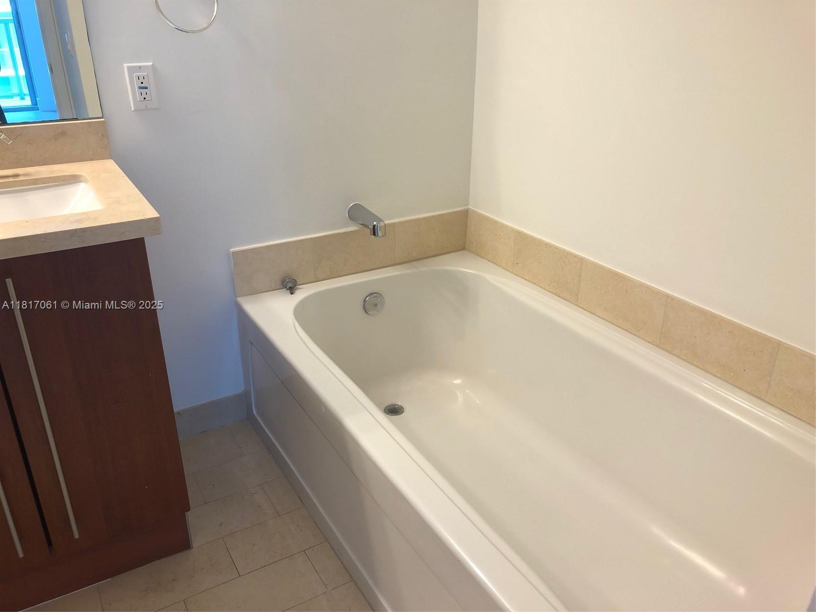 THE AXIS ON BRICKELL COND - Residential Lease