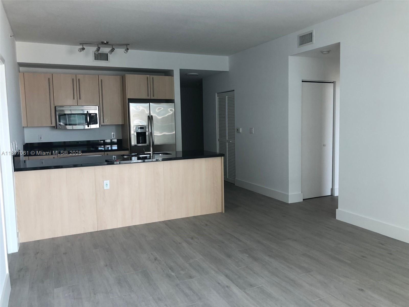 THE AXIS ON BRICKELL COND - Residential Lease