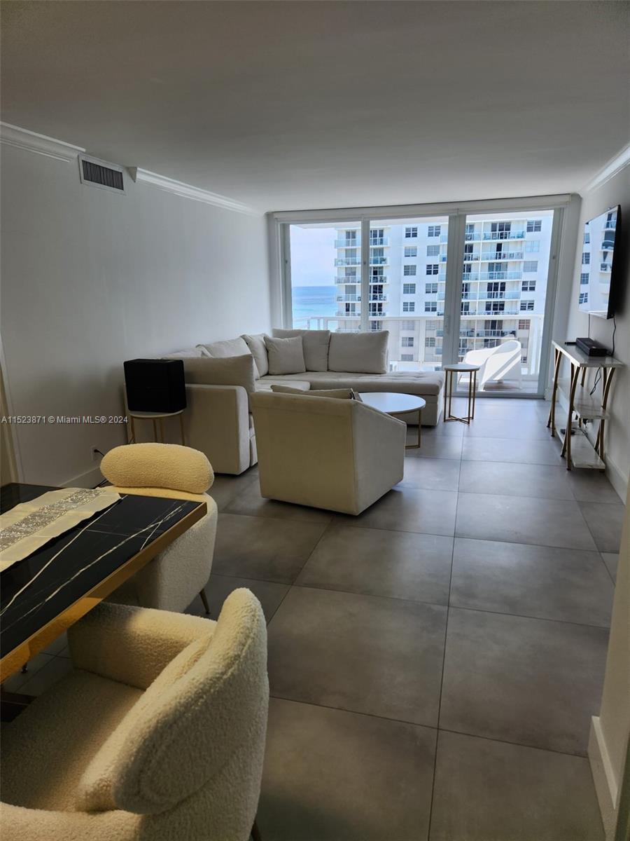Property for Sale at 5700 Collins Ave 11D, Miami Beach, Miami-Dade County, Florida - Bedrooms: 2 
Bathrooms: 2  - $595,000
