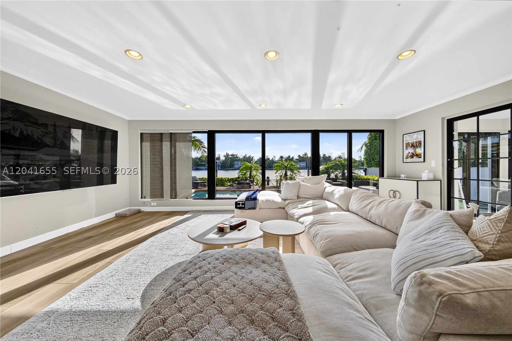 460 W Dilido Dr