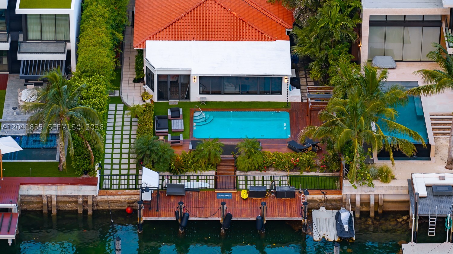 460 W Dilido Dr
