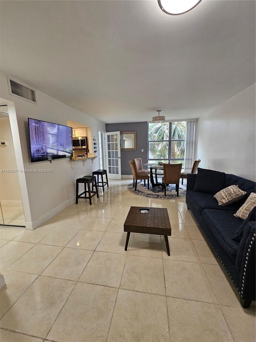 Beautiful one-bedroom, one-and-a-half-bath apartment near the beach. A perfect lifetime investment with low HOA fees. Conveniently located near restaurants and markets in the Sunny Isles area. Don’t miss out
