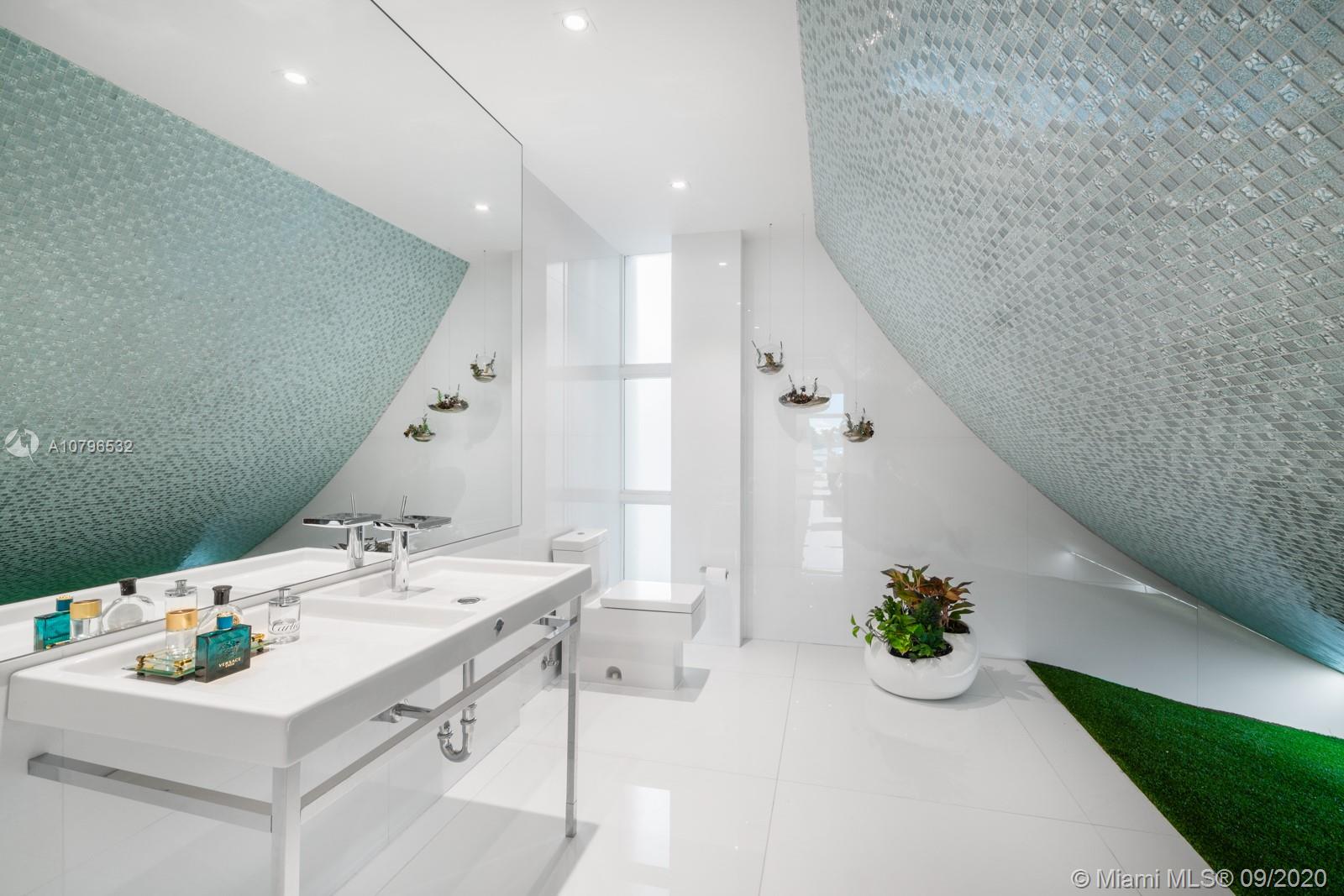 GOLDEN BEACH SEC E - Residential