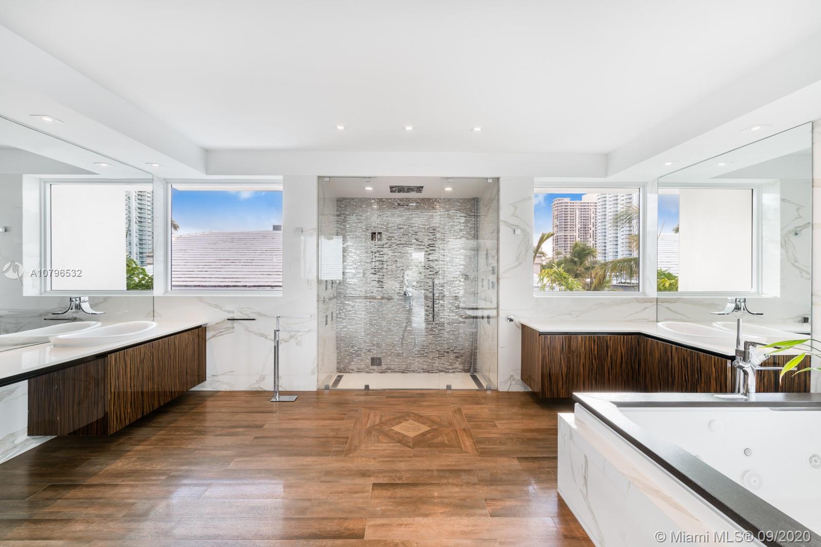 GOLDEN BEACH SEC E - Residential