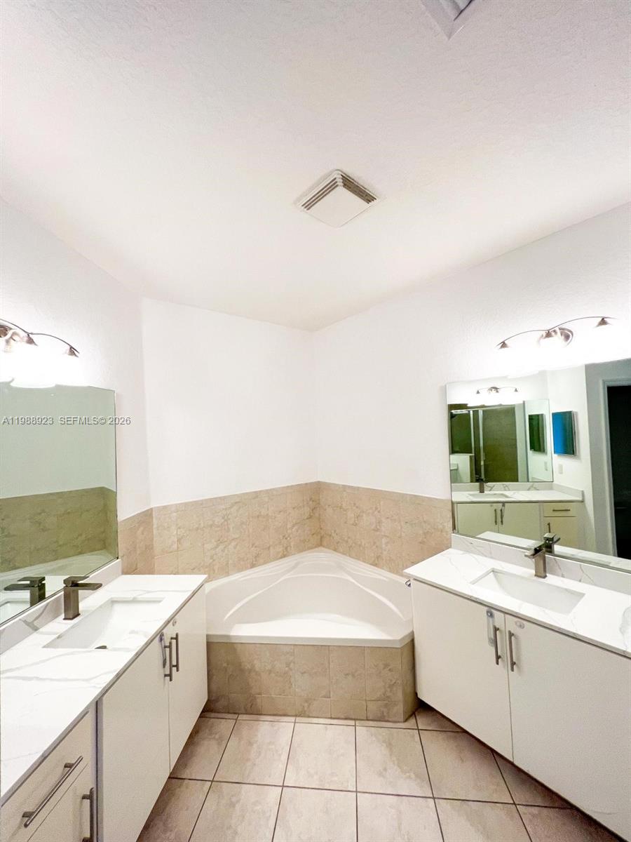 ISLANDS AT DORAL TOWNHOME - Residential Lease