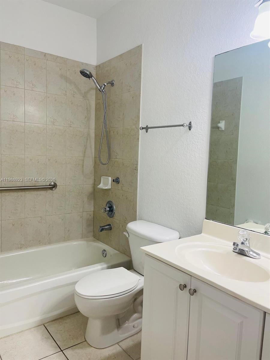 ISLANDS AT DORAL TOWNHOME - Residential Lease