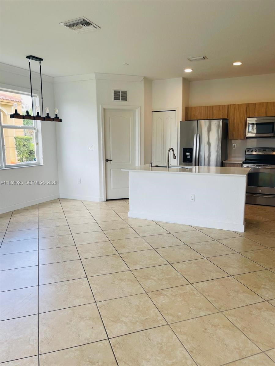 ISLANDS AT DORAL TOWNHOME - Residential Lease