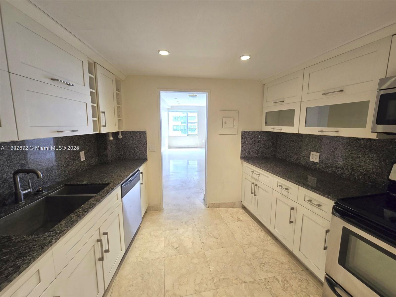 IMPERIAL HOUSE CONDO - Residential Lease