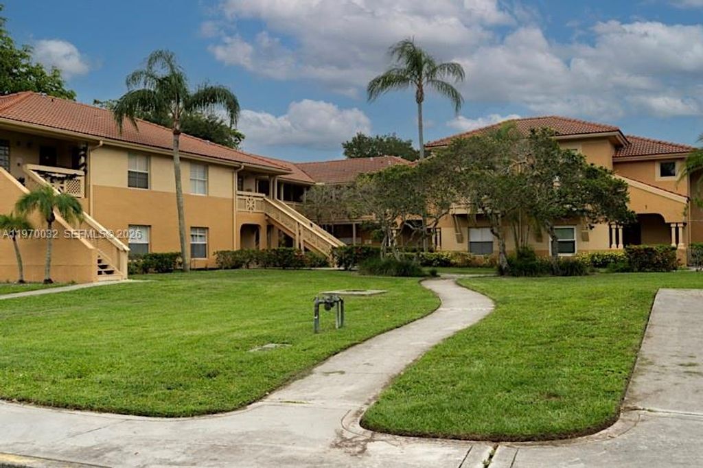 Photo of 4847 Via Palm Lks #1003, West Palm Beach, FL 33417 (MLS # A11970032)