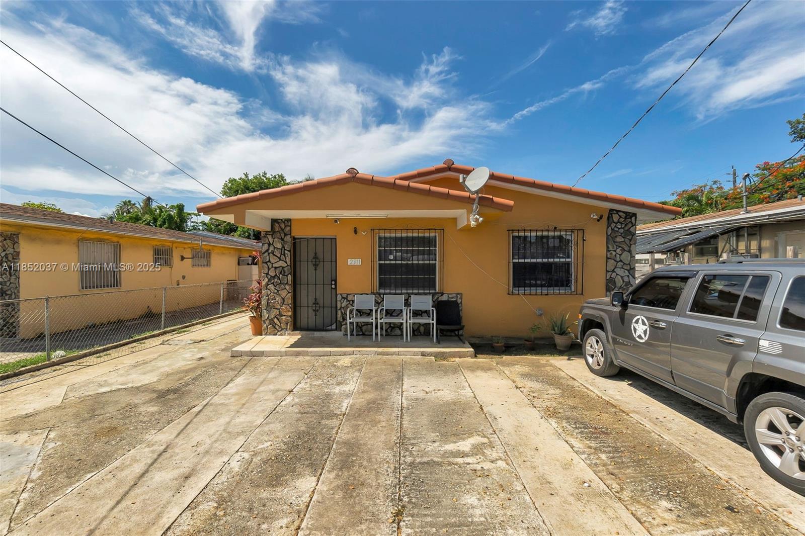 Exceptional Investment Opportunity – Multi-Unit Property !
Conveniently located just off 27th Ave & minutes from major highways including I-95, this versatile multi-family property offers incredible rental income potential and flexibility for investors or owner-occupants.
The front unit a 2-bed, 1-bath layout, ideal for small families or professionals. The second unit boasts 3 bedrooms and 1 bath, and can easily be converted into a spacious 2-bedroom, 1-bath unit to increase rental appeal and maximize returns.
In addition, there's an attached 1-bed, 1-bath unit in the rear, perfect for additional rental income, an in-law for
Currently tenant-occupied with renters open to staying, this property presents a seamless transition for investors seeking immediate cash flow.