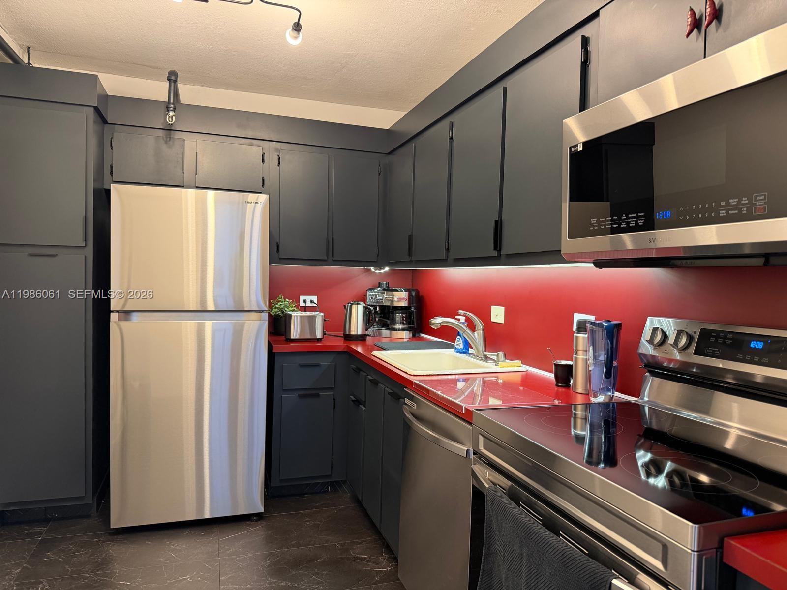 WATERVIEW CONDO - Residential Lease