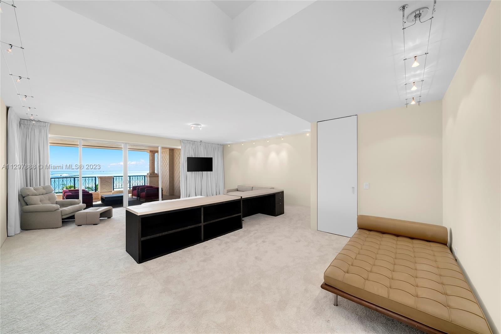 FISHER ISLAND - Residential