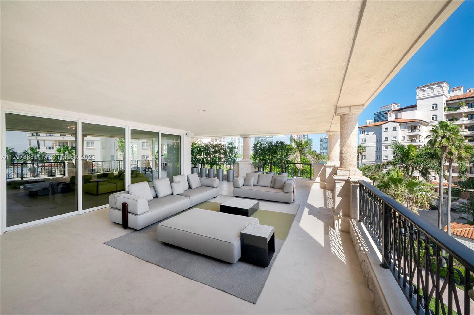 FISHER ISLAND - Residential