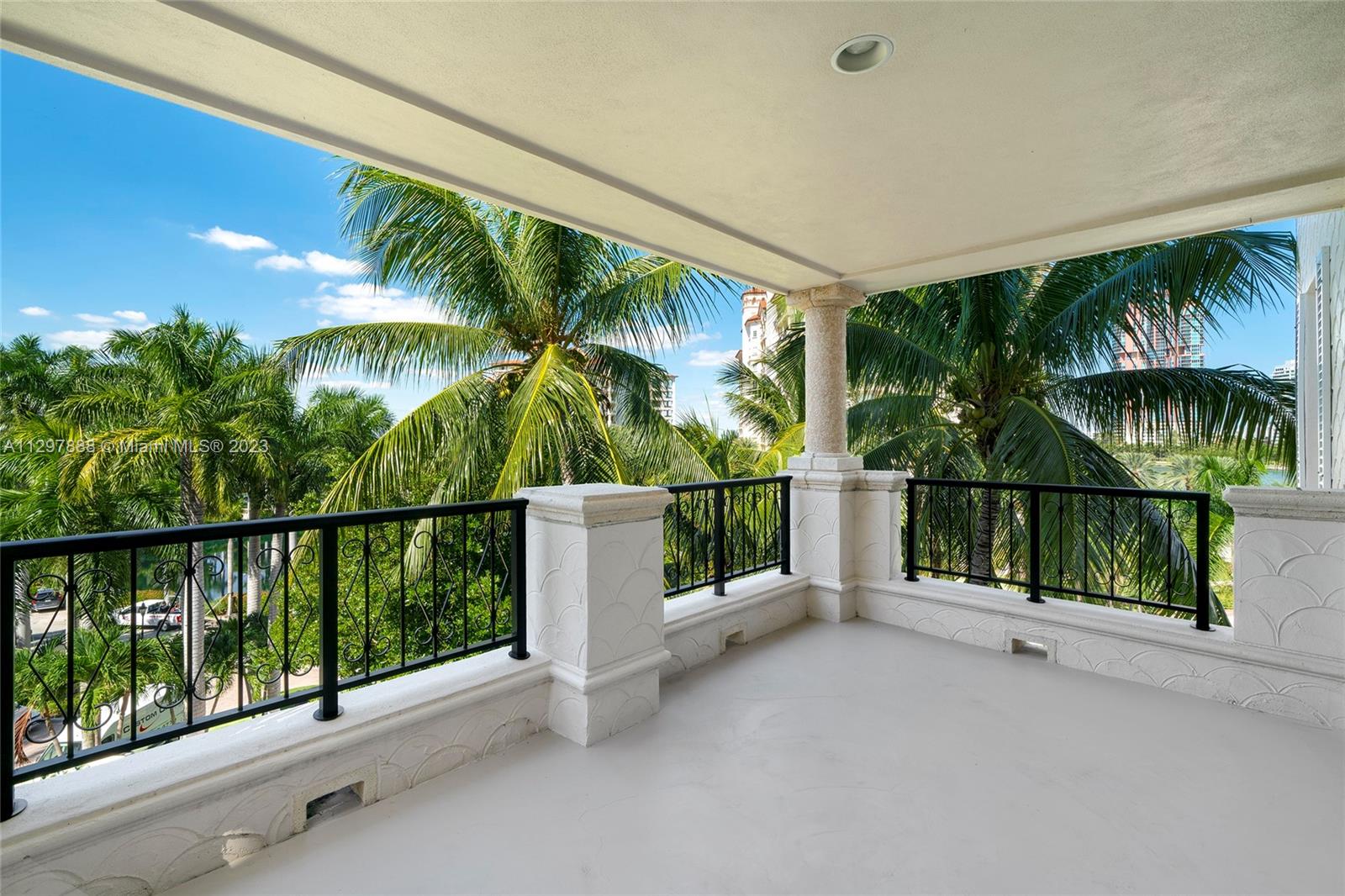 FISHER ISLAND - Residential