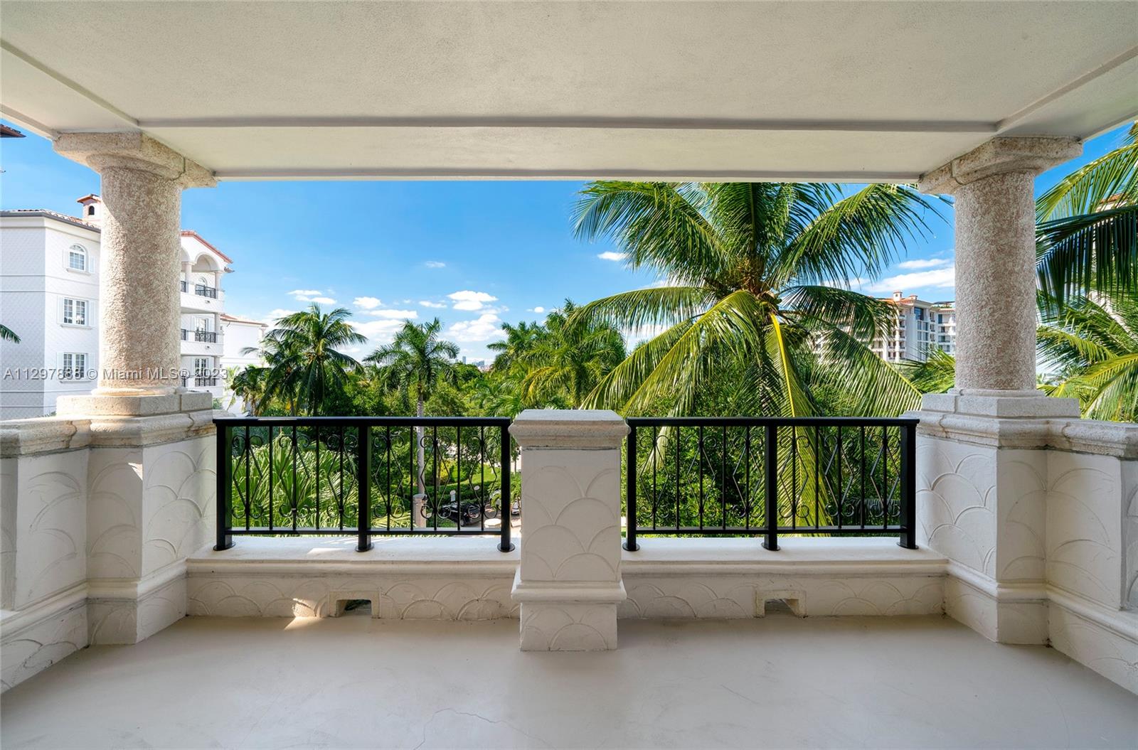 FISHER ISLAND - Residential