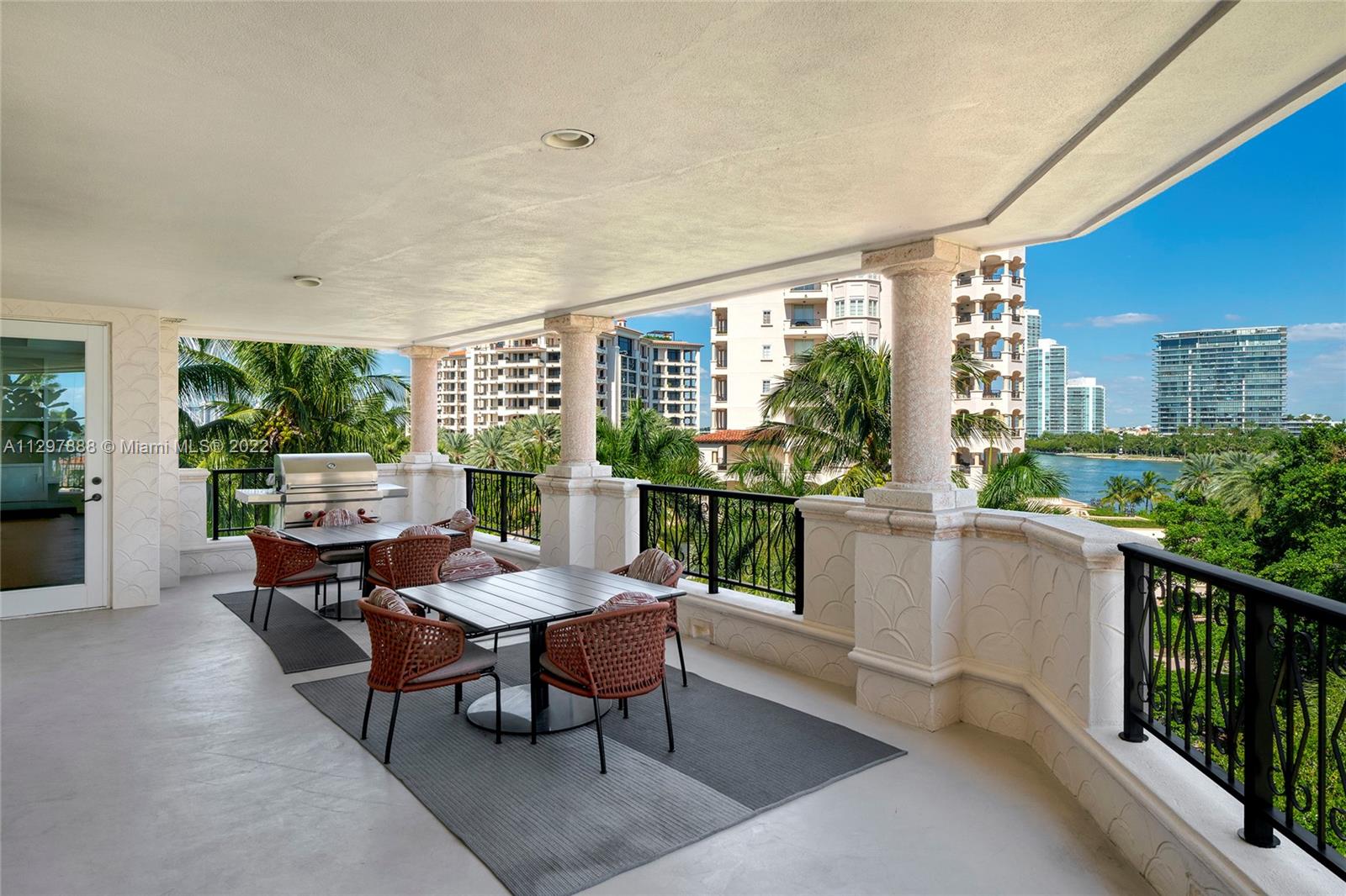 FISHER ISLAND - Residential
