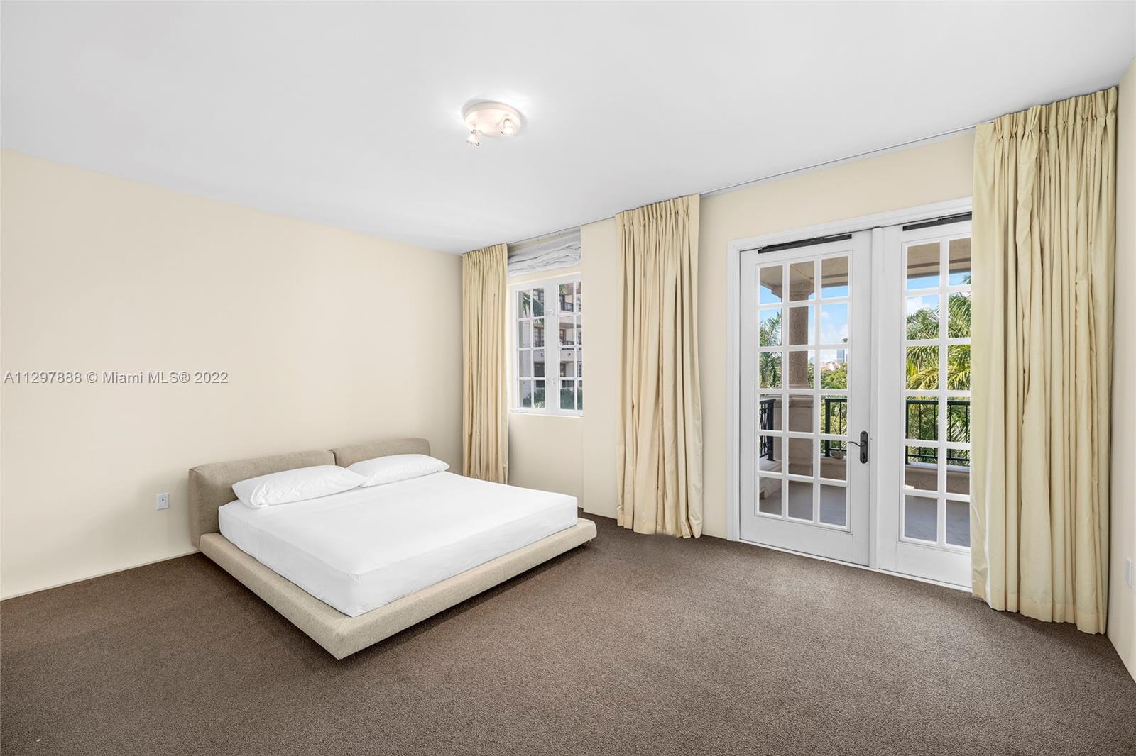 FISHER ISLAND - Residential