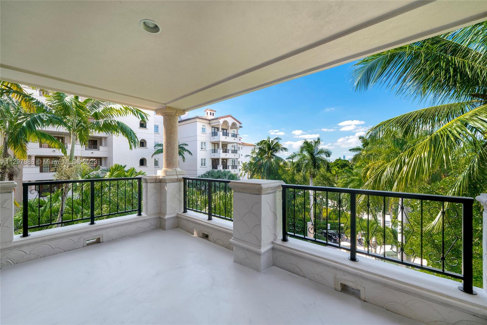 FISHER ISLAND - Residential