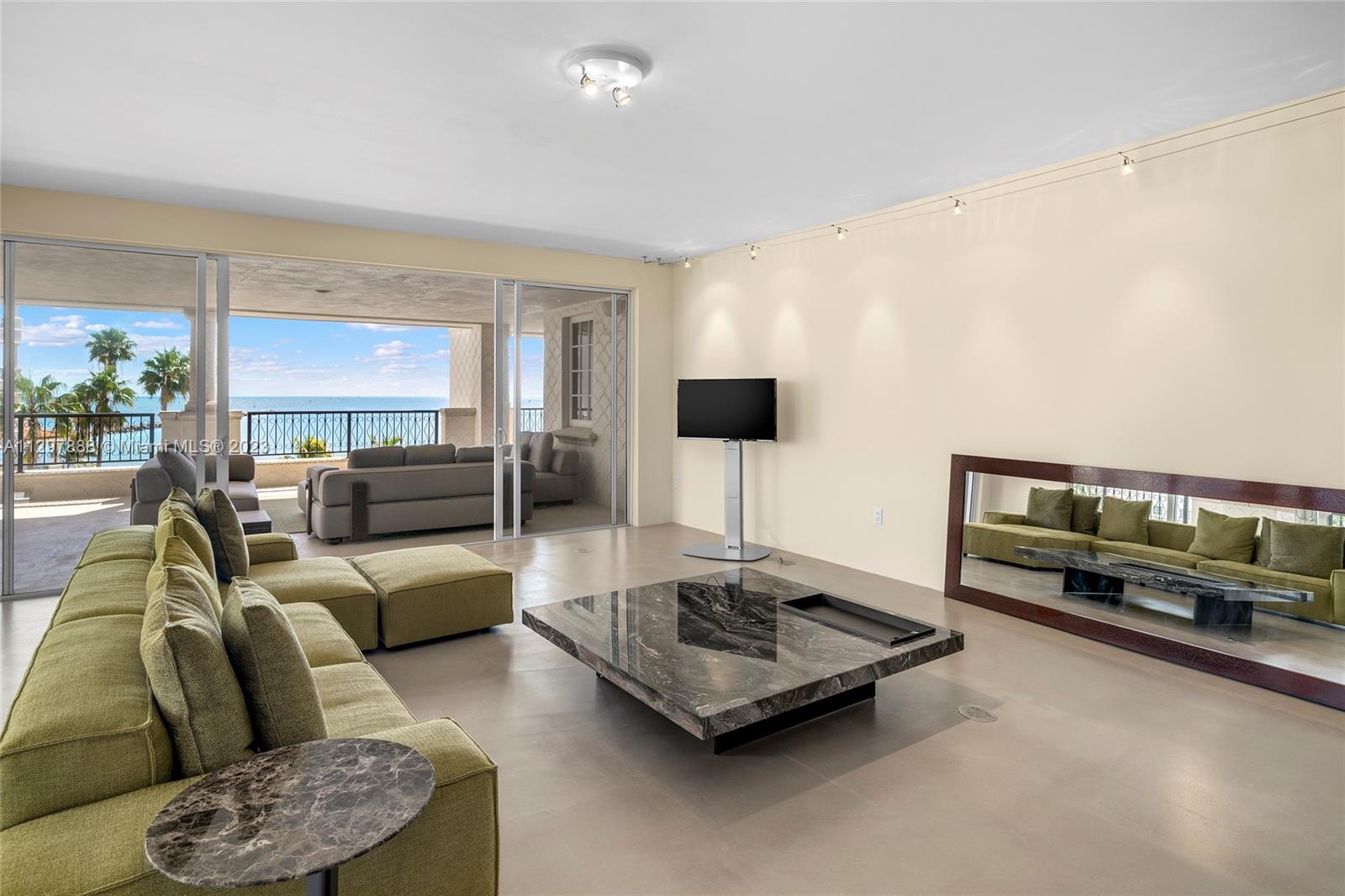 FISHER ISLAND - Residential