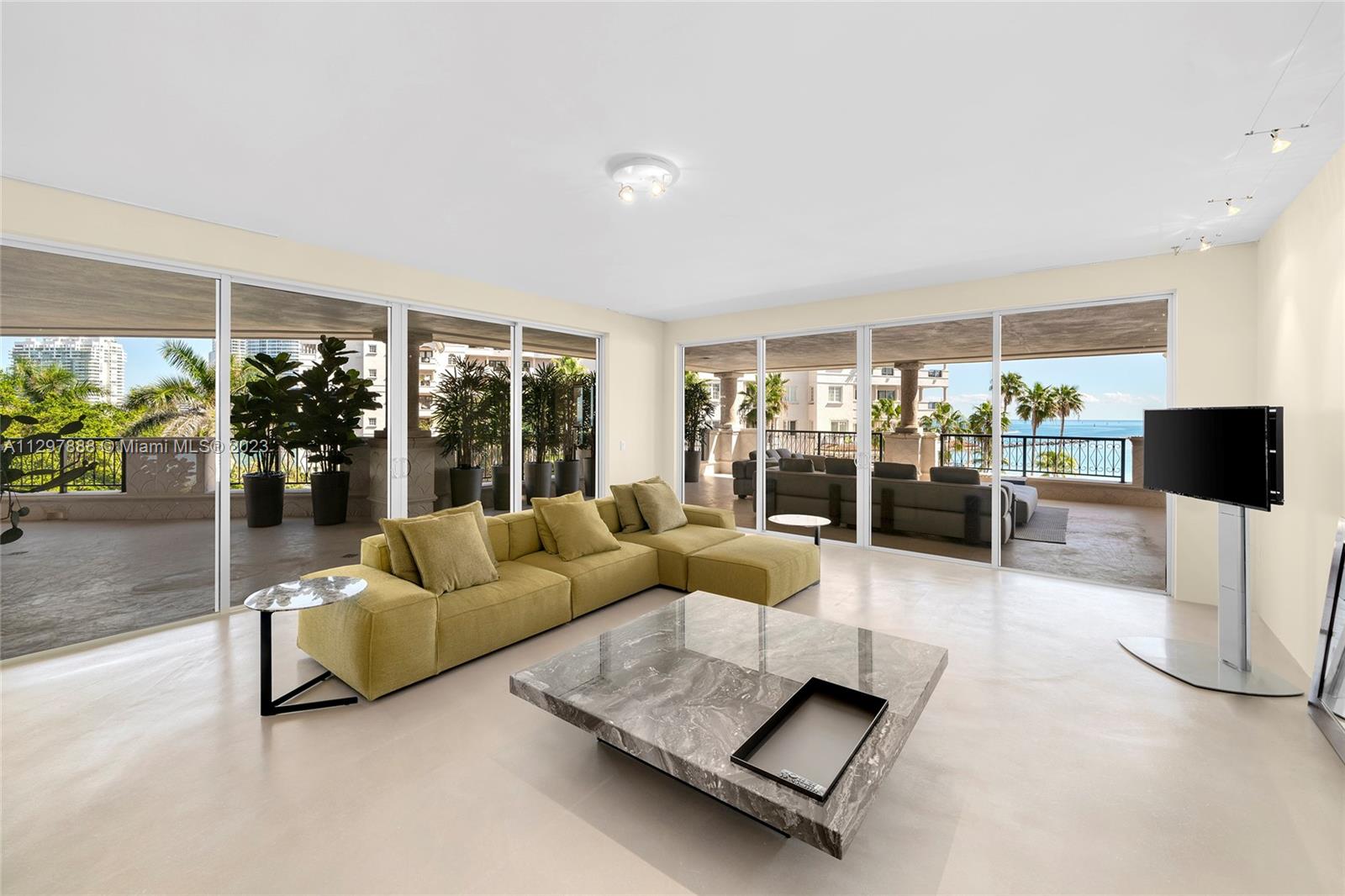 FISHER ISLAND - Residential